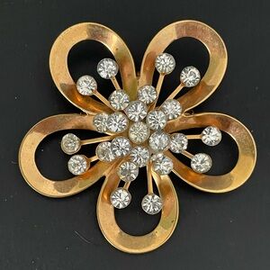 Large Cutout Rhinestone Spray Flower Brooch Pendant Vintage Gold Tone